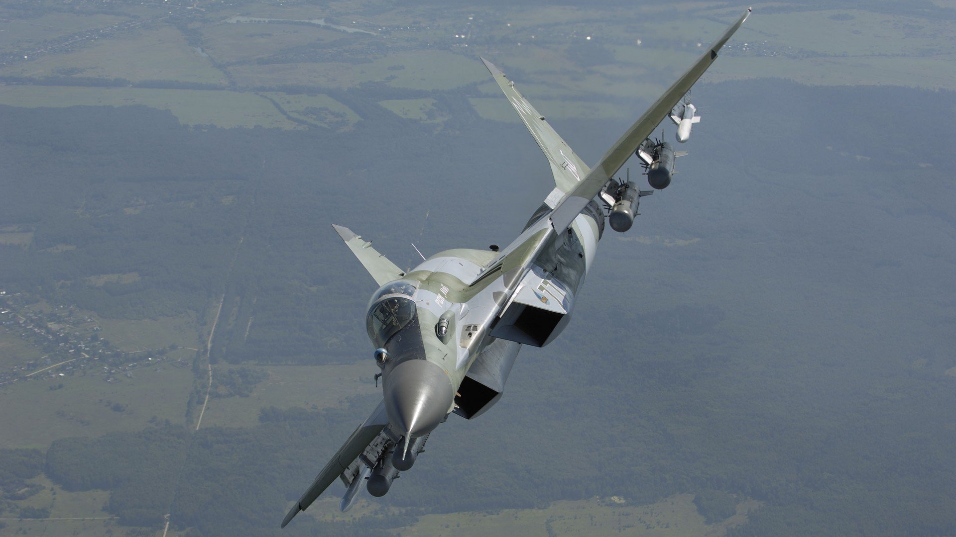 九游手游官网-_滑索穿越森林：在绿色海洋中极速驰骋_，滑索图片